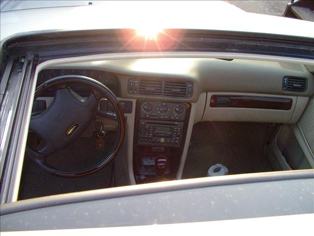 2000 Volvo V70 XC EX - DUAL Power Doors