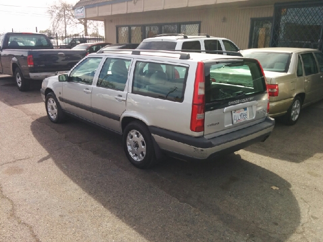 2000 Volvo V70 XC Unknown