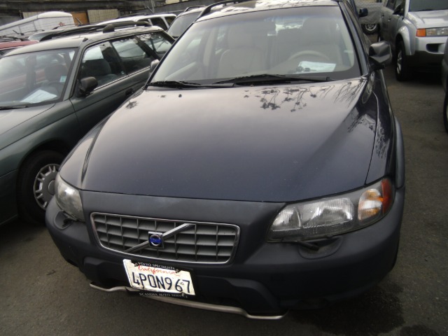 2001 Volvo V70 XC EX - DUAL Power Doors