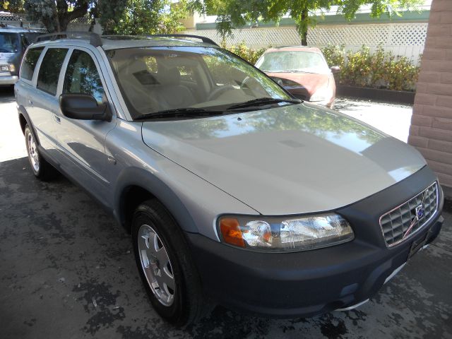 2001 Volvo V70 XC EX - DUAL Power Doors