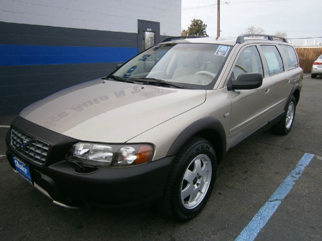 2001 Volvo V70 XC EX - DUAL Power Doors