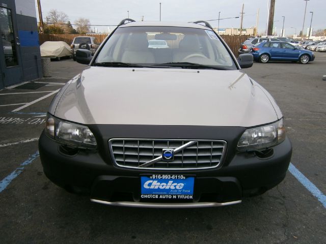 2001 Volvo V70 XC EX - DUAL Power Doors