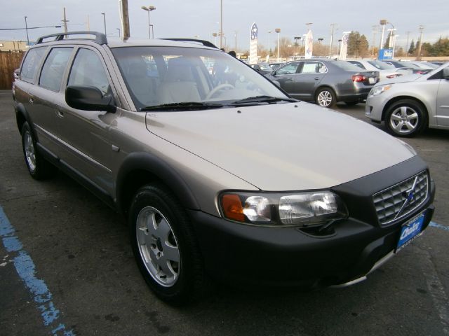 2001 Volvo V70 XC EX - DUAL Power Doors