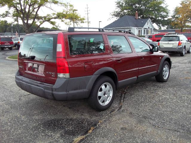 2001 Volvo V70 XC EX - DUAL Power Doors