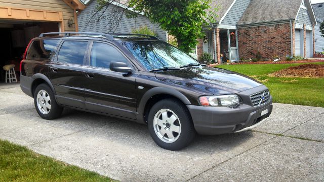 2001 Volvo V70 XC EX - DUAL Power Doors