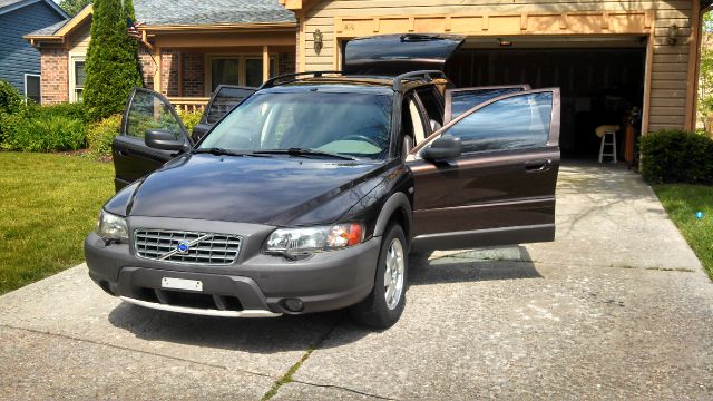 2001 Volvo V70 XC EX - DUAL Power Doors