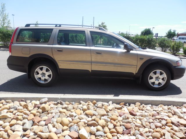 2001 Volvo V70 XC EX - DUAL Power Doors