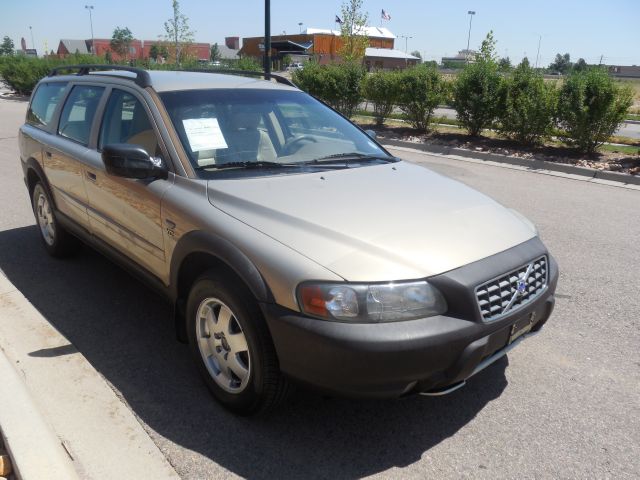 2001 Volvo V70 XC EX - DUAL Power Doors