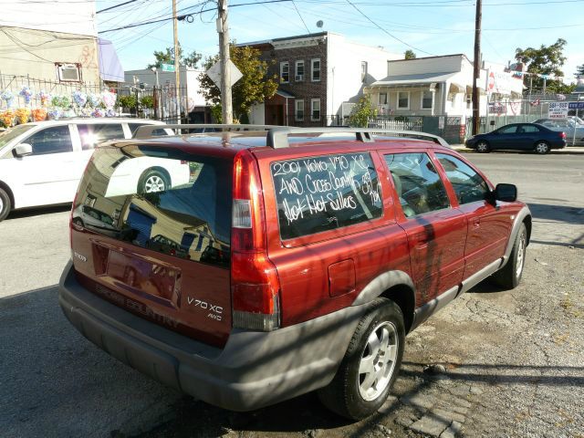 2001 Volvo V70 XC EX - DUAL Power Doors