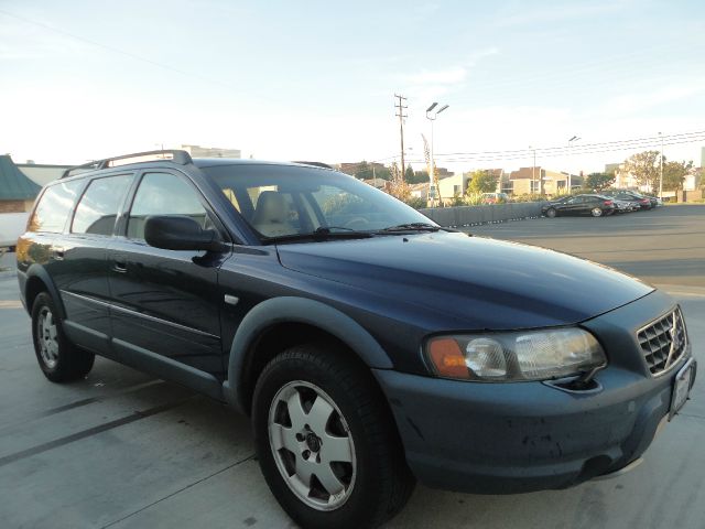 2001 Volvo V70 XC EX - DUAL Power Doors