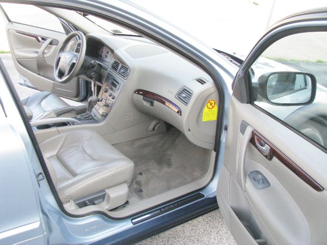 2001 Volvo V70 XC EX - DUAL Power Doors