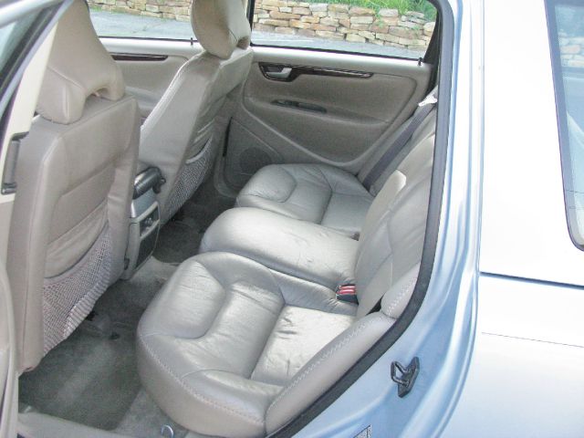 2001 Volvo V70 XC EX - DUAL Power Doors