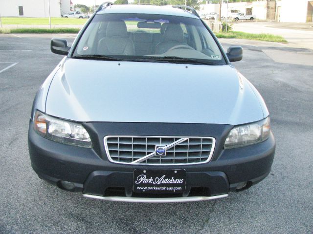 2001 Volvo V70 XC EX - DUAL Power Doors