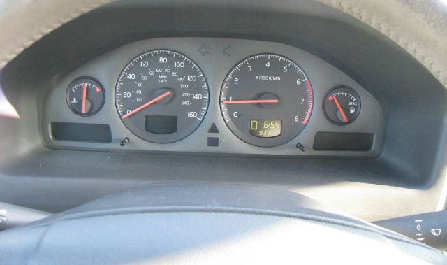 2001 Volvo V70 XC EX - DUAL Power Doors