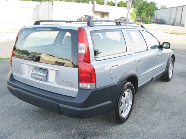 2001 Volvo V70 XC EX - DUAL Power Doors