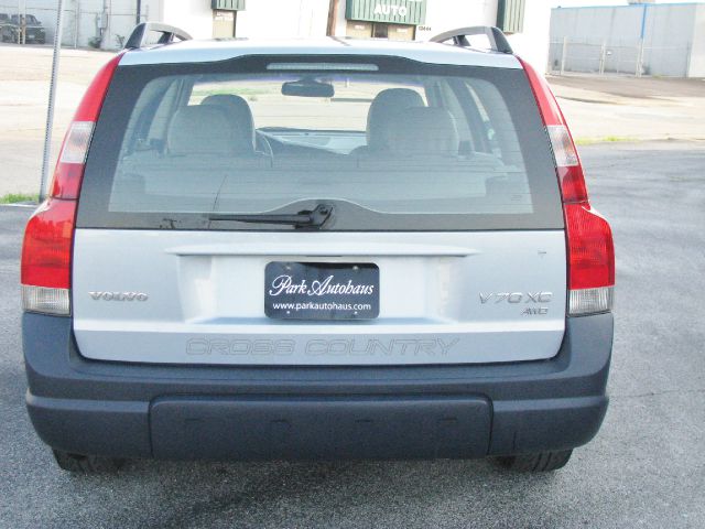 2001 Volvo V70 XC EX - DUAL Power Doors