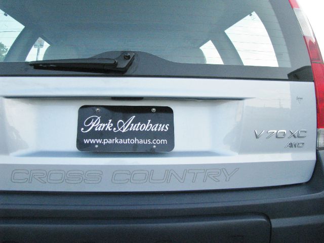 2001 Volvo V70 XC EX - DUAL Power Doors