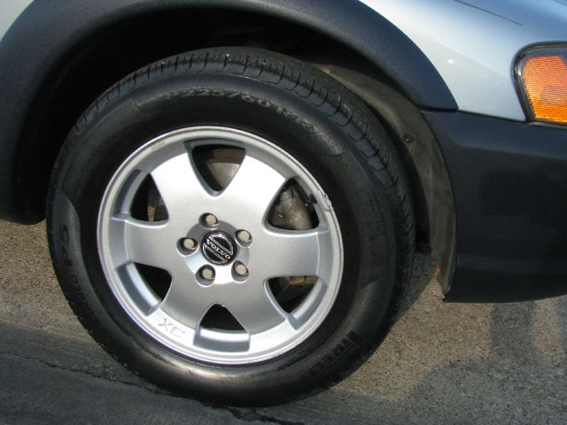 2001 Volvo V70 XC EX - DUAL Power Doors