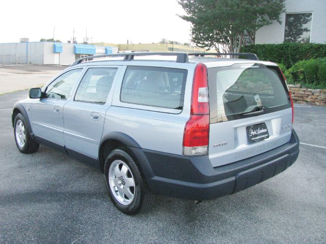 2001 Volvo V70 XC EX - DUAL Power Doors