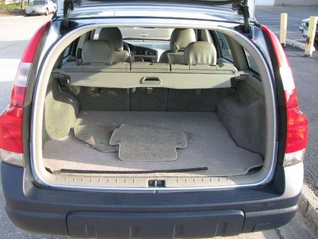 2001 Volvo V70 XC EX - DUAL Power Doors