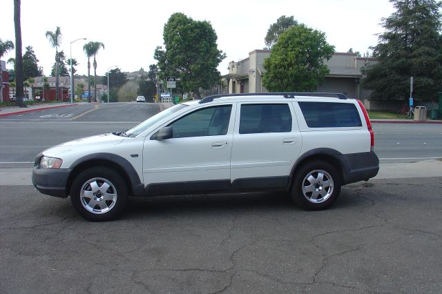 2001 Volvo V70 XC EX - DUAL Power Doors