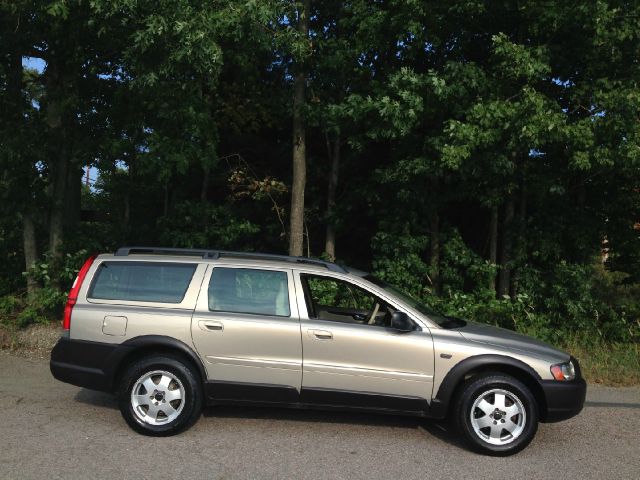 2001 Volvo V70 XC EX - DUAL Power Doors