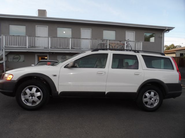 2001 Volvo V70 XC LE MINT Conditionone Owner Clean Carfax Seda