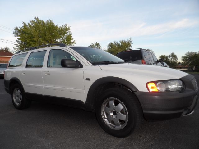 2001 Volvo V70 XC LE MINT Conditionone Owner Clean Carfax Seda