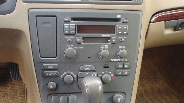 2001 Volvo V70 XC EX - DUAL Power Doors