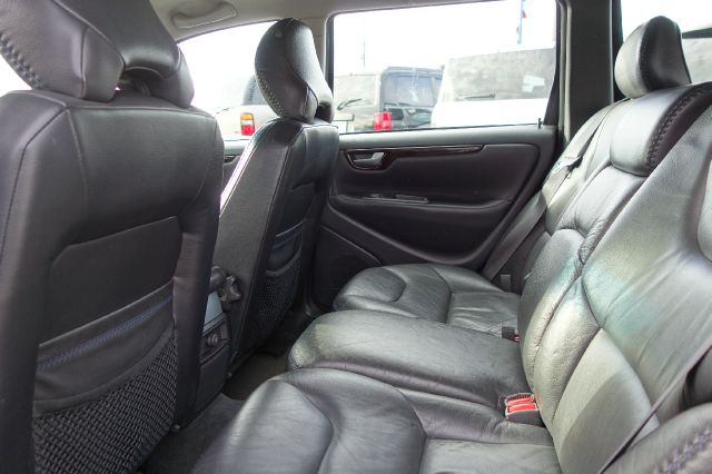 2001 Volvo V70 XC EX - DUAL Power Doors