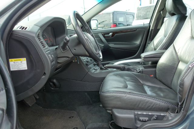 2001 Volvo V70 XC EX - DUAL Power Doors