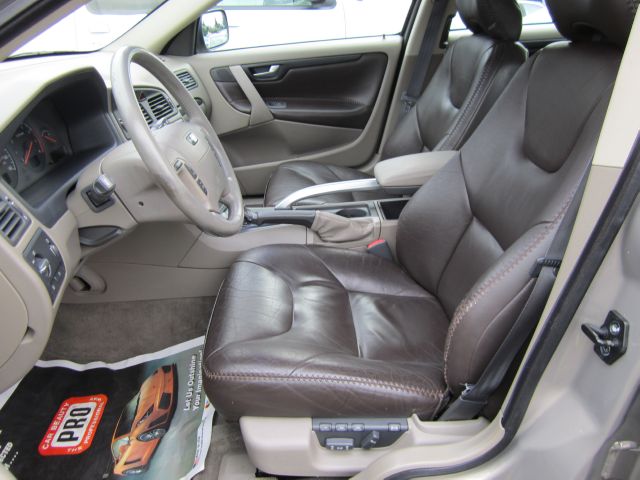 2001 Volvo V70 XC EX - DUAL Power Doors