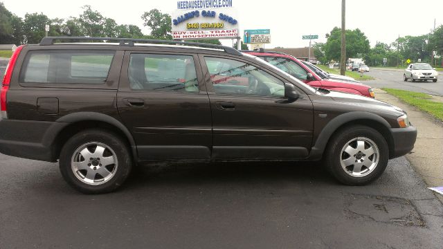 2001 Volvo V70 XC EX - DUAL Power Doors