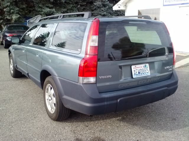 2001 Volvo V70 XC EX - DUAL Power Doors