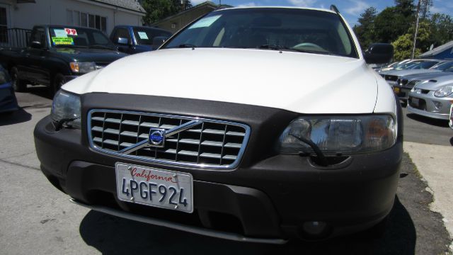 2001 Volvo V70 XC EX - DUAL Power Doors