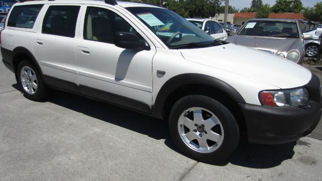 2001 Volvo V70 XC EX - DUAL Power Doors