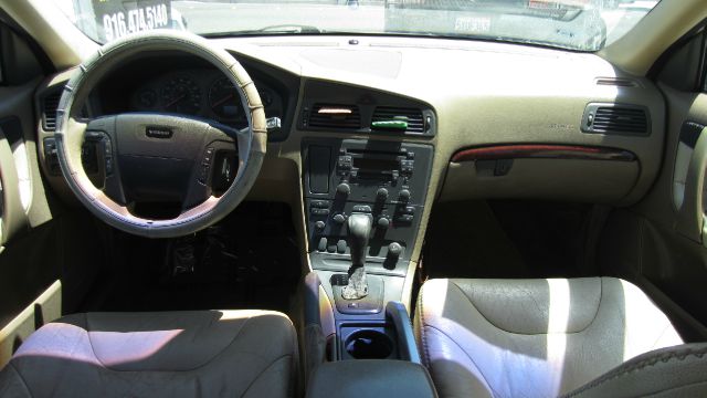2001 Volvo V70 XC EX - DUAL Power Doors
