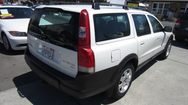 2001 Volvo V70 XC EX - DUAL Power Doors