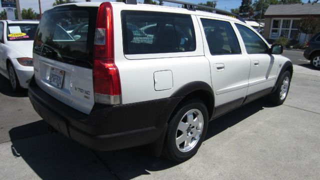 2001 Volvo V70 XC EX - DUAL Power Doors