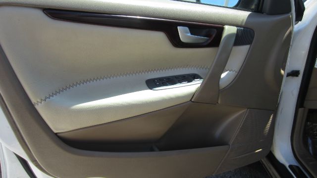 2001 Volvo V70 XC EX - DUAL Power Doors