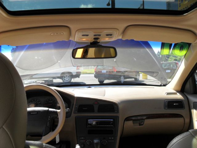 2001 Volvo V70 XC EX - DUAL Power Doors