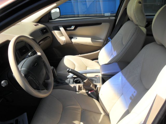 2001 Volvo V70 XC EX - DUAL Power Doors