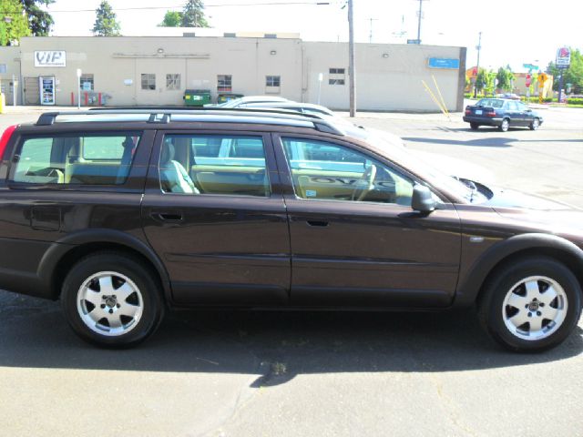 2001 Volvo V70 XC EX - DUAL Power Doors
