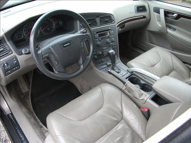 2002 Volvo V70 XC Unknown