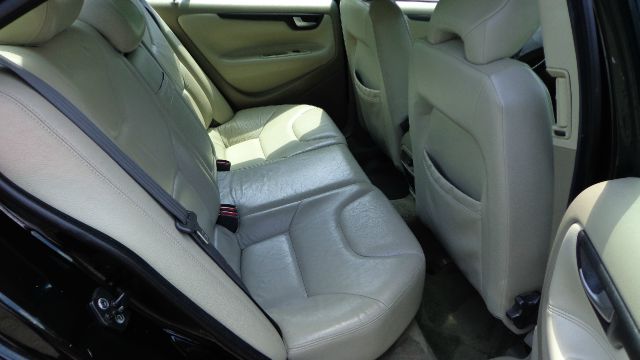 2002 Volvo V70 XC EX - DUAL Power Doors