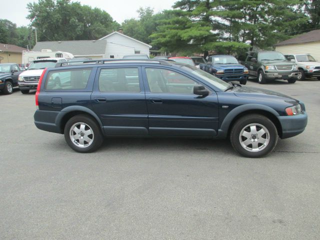 2002 Volvo V70 XC EX - DUAL Power Doors