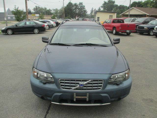 2002 Volvo V70 XC EX - DUAL Power Doors