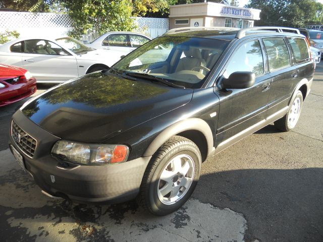 2002 Volvo V70 XC EX - DUAL Power Doors