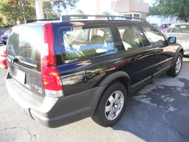 2002 Volvo V70 XC EX - DUAL Power Doors