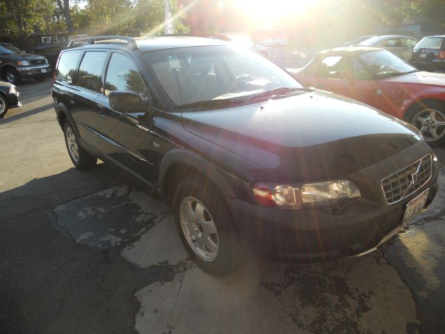 2002 Volvo V70 XC EX - DUAL Power Doors